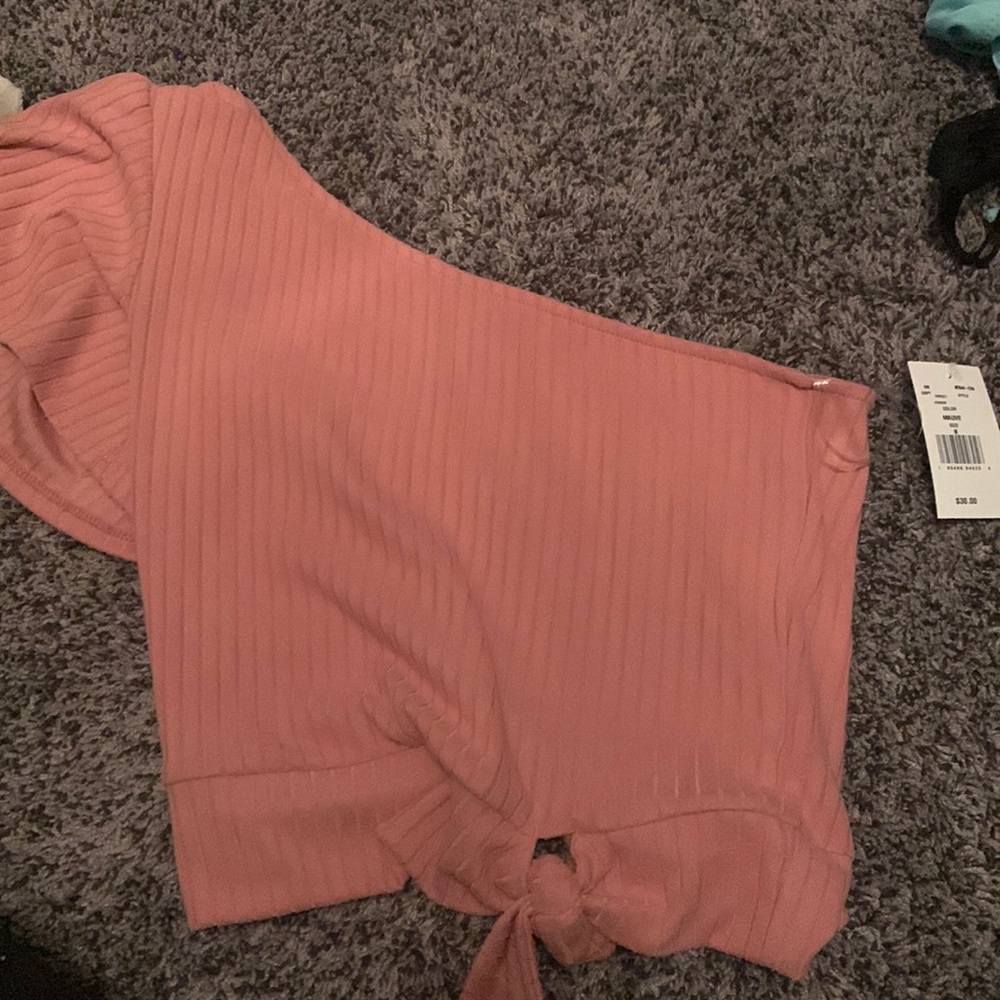 I’m selling this Moa moa mauve off the shoulder top